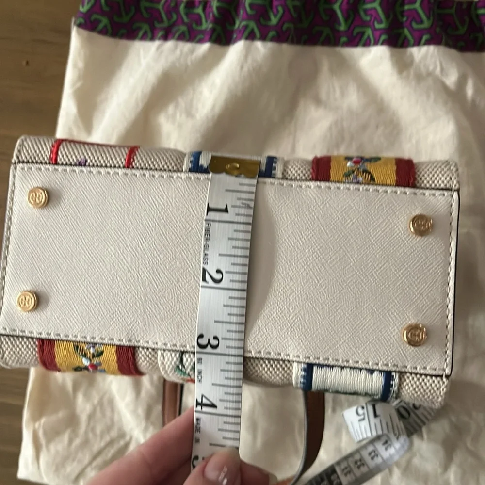 Tory Burch Emerson Satchel - Picture 9 of 11